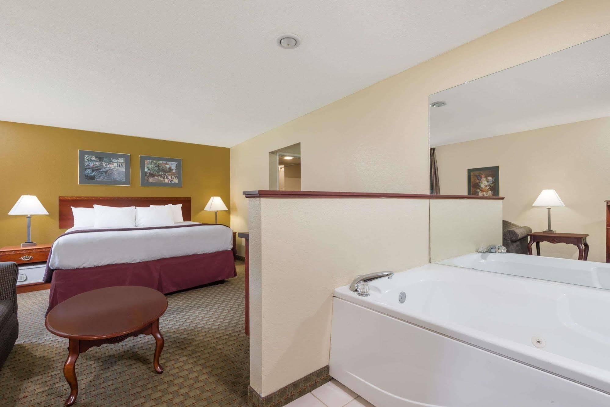 Days Inn By Wyndham Norton Eksteriør billede